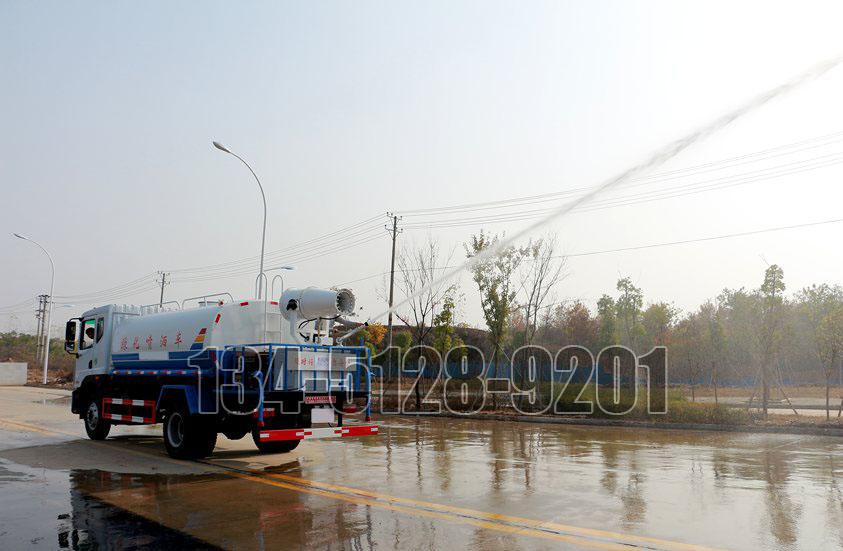 北京福田14噸灑水車綠化高炮圖片