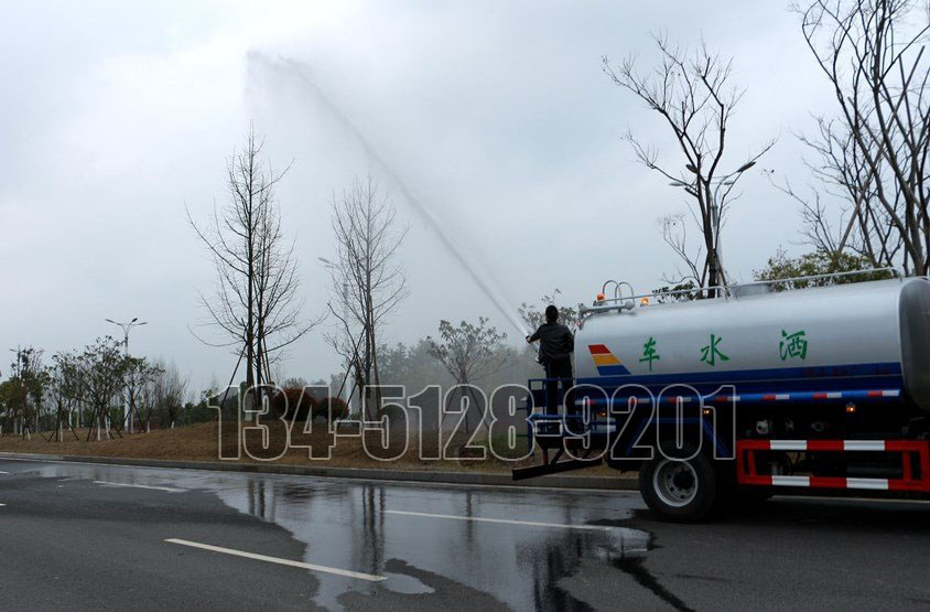 東風D9  12噸灑水車高位花灑實拍圖片