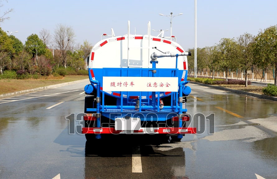 東風8噸灑水車