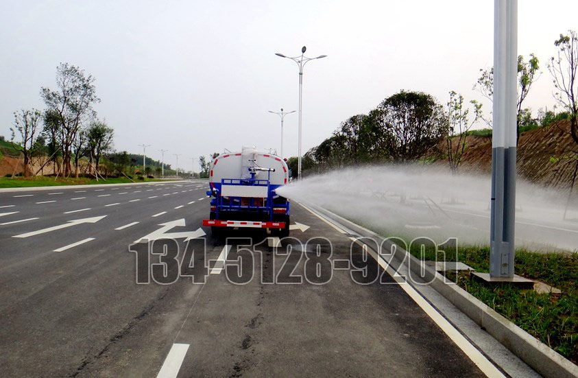 陝汽軒德10噸灑水車側噴實拍圖片