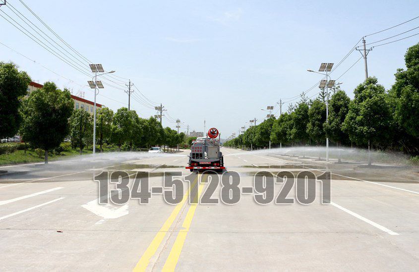 福田4噸噴霧灑水車側噴圖片