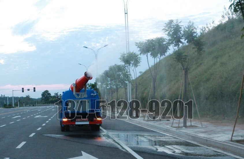 東風8噸噴霧灑水車圖片