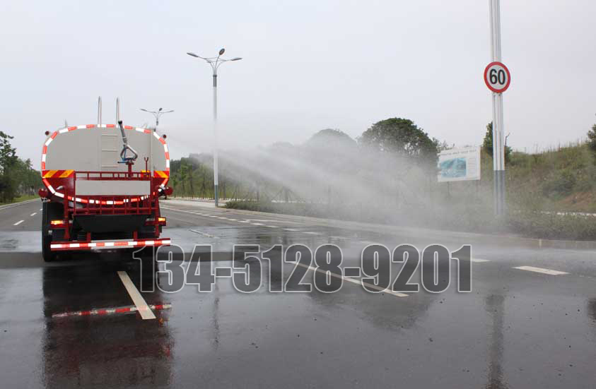 東風153  18噸灑水車高位花灑實拍圖片