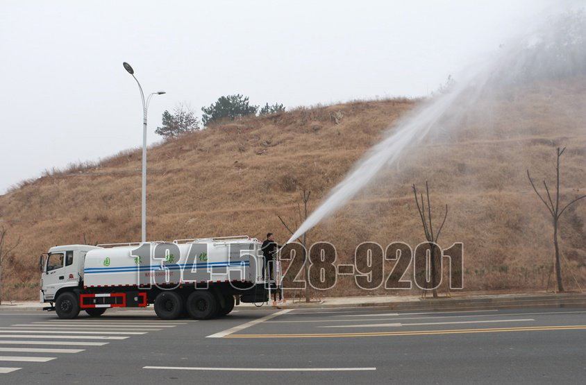 東風禦龍20噸灑水車綠化高炮實拍圖片