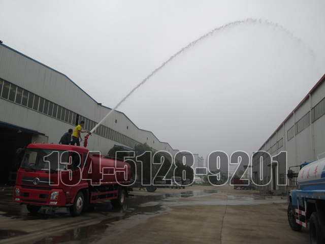 東風天錦10噸消防灑水車消防水炮工作圖片