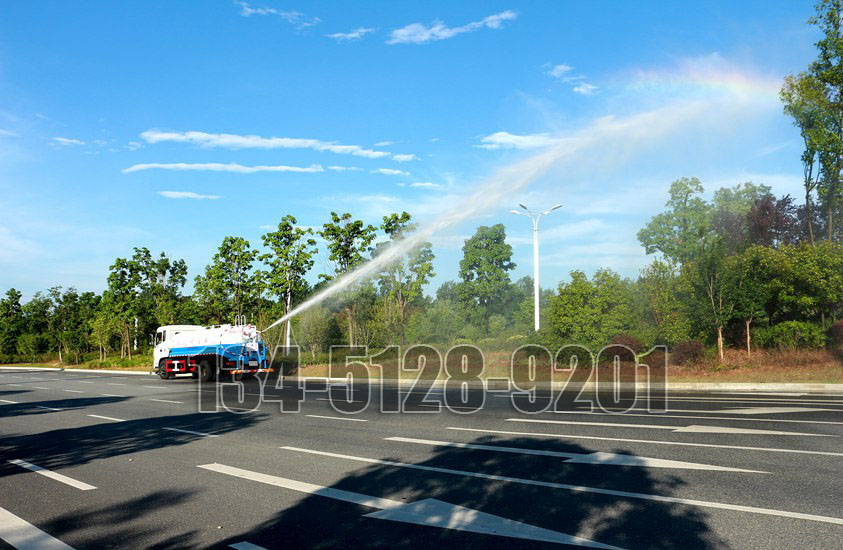 東風禦虎13噸灑水車綠化高炮圖片