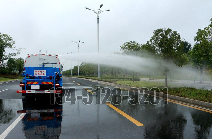 時風10噸灑水車高位花灑圖片