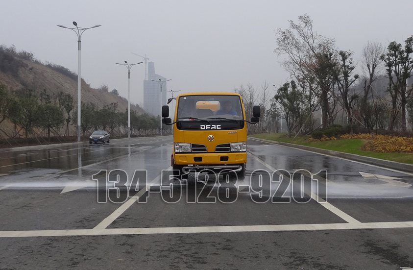 東風5噸消防灑水車前沖圖片