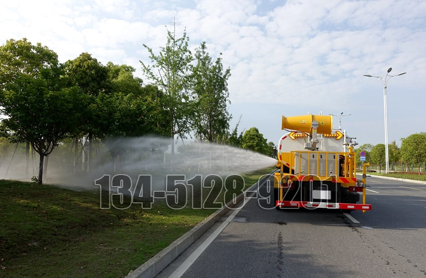 東風天錦12噸霧炮車側噴圖片