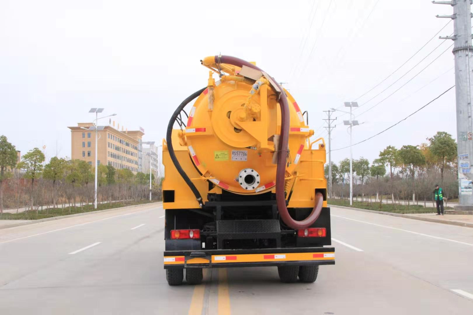 國(guó)六東風天錦12噸清洗吸污車