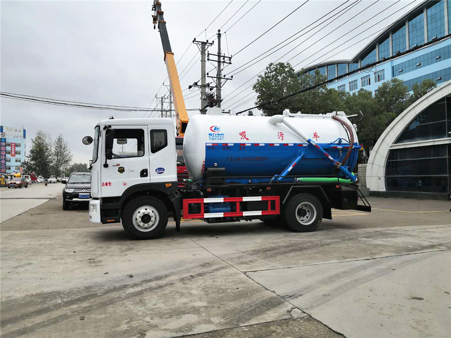 東風新款D9 12立方吸污車