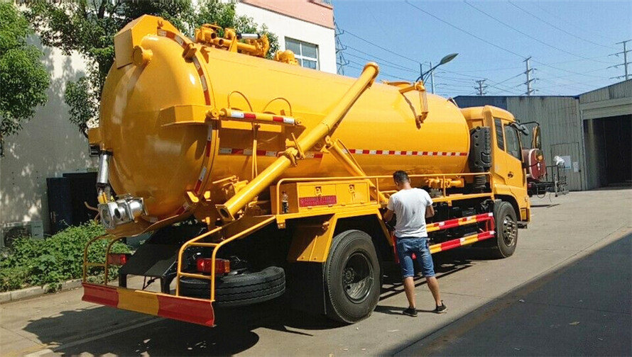 東風天錦系列12噸吸污車