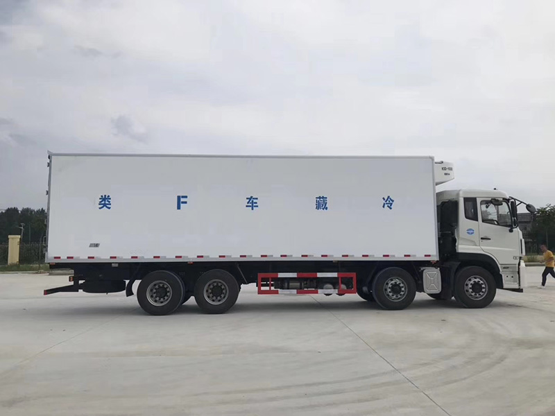 東風天龍前四後(hòu)八9.4米冷藏車