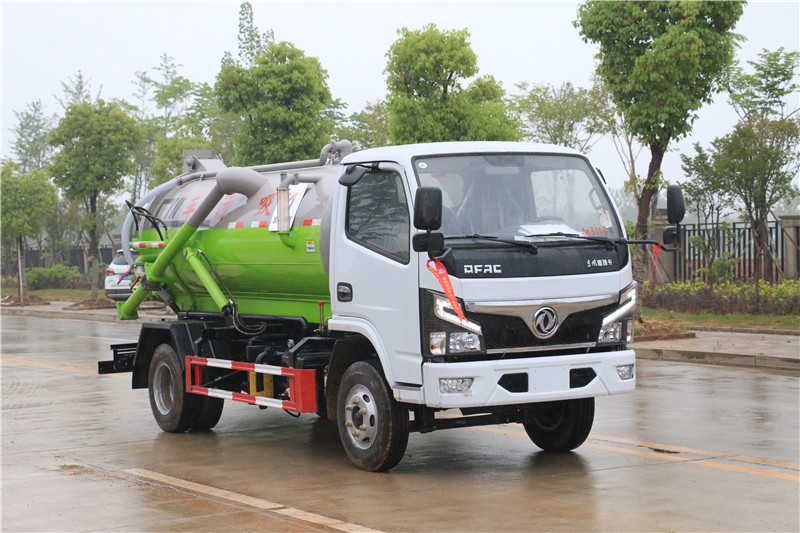 國(guó)六東風小福瑞卡4.5方吸污車