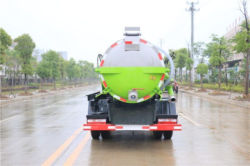 國(guó)六東風小福瑞卡4.5方吸污車