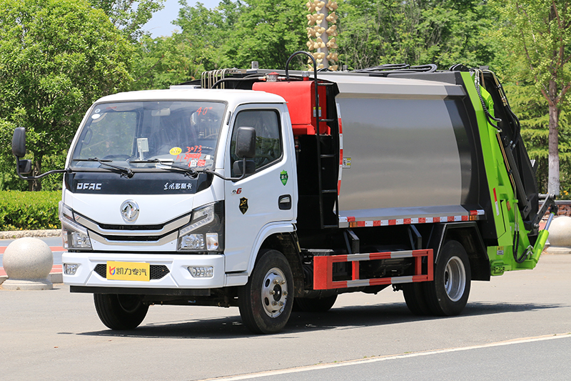 國(guó)六東風小多利卡壓縮垃圾車