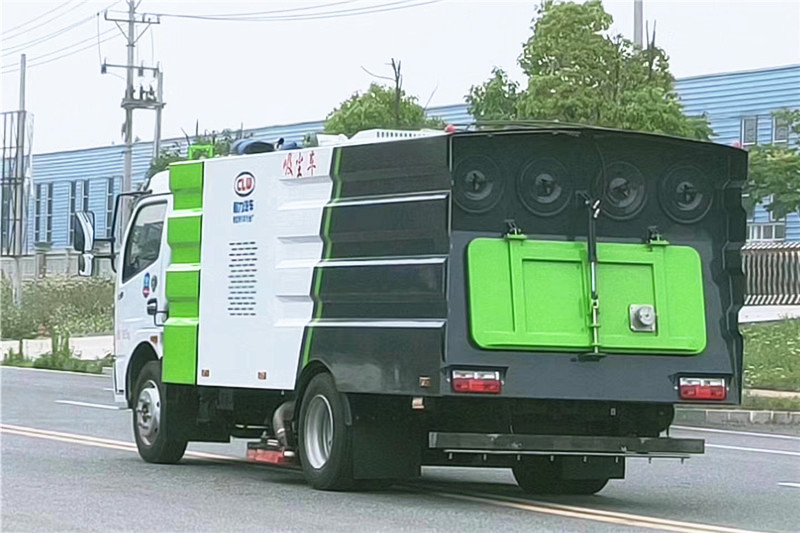 國(guó)六東風大多利卡8方 吸塵車