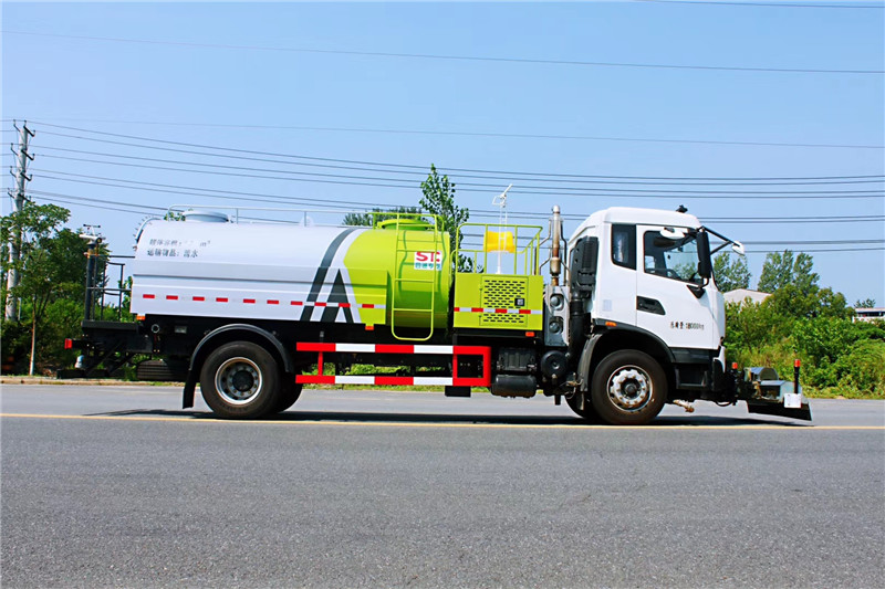 國(guó)六東風天錦9方 路面(miàn)清洗車