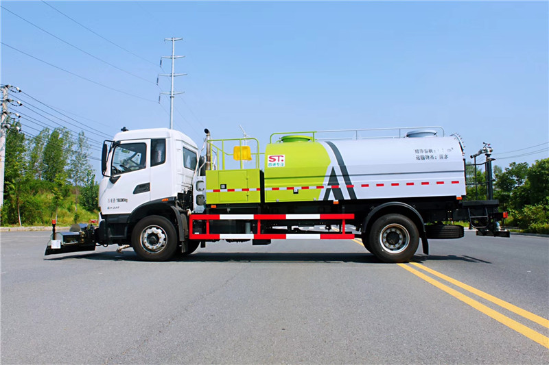 國(guó)六東風天錦9方 路面(miàn)清洗車