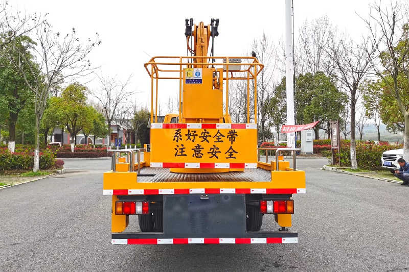 江鈴16米折臂式高空作業車